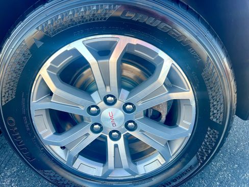Used 2015 GMC Acadia SLT w/ Open Road Package FWD image 9