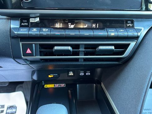 Used 2025 Toyota Camry LE image 17