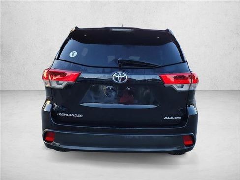 Used 2018 Toyota Highlander XLE AWD/4WD image 6