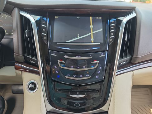 Used 2015 Cadillac Escalade Luxury RWD image 24