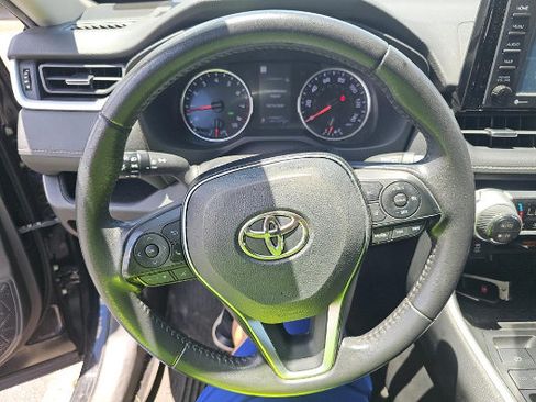 Used 2021 Toyota RAV4 XLE Premium FWD image 14