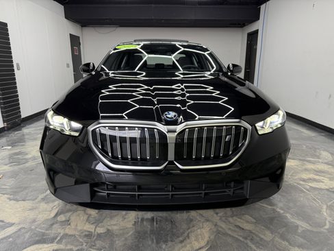 Used 2024 BMW i5 eDrive40i w/ M Sport Package image 7