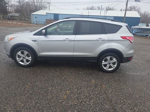 Used 2015 Ford Escape SE w/ Equipment Group 201A image 2