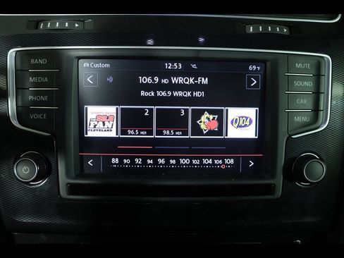 Used 2017 Volkswagen GTI Sport image 21