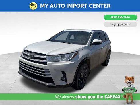Used 2019 Toyota Highlander XLE AWD/4WD image 2