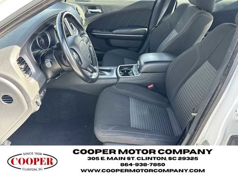 Used 2023 Dodge Charger SXT image 9
