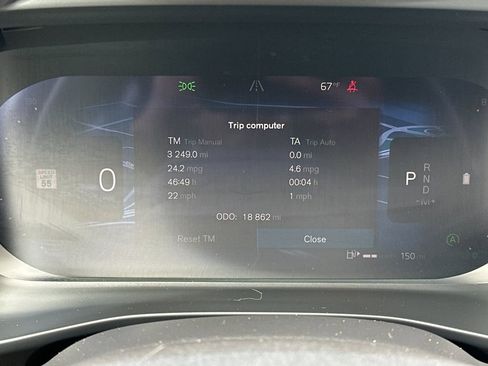 Certified 2025 Volvo XC40 B5 Plus AWD/4WD image 27