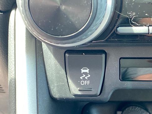 Used 2023 Toyota RAV4 LE AWD/4WD image 15