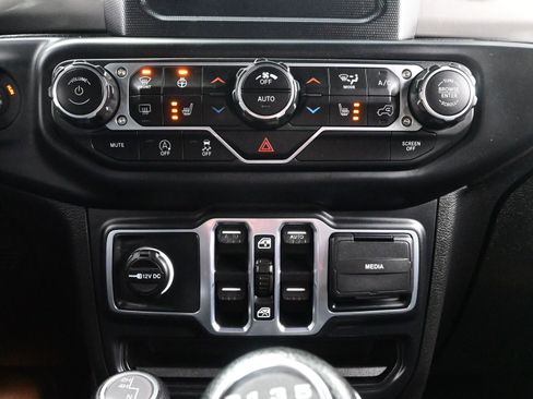 Used 2018 Jeep Wrangler Unlimited Sahara w/ Dual Top Group image 18