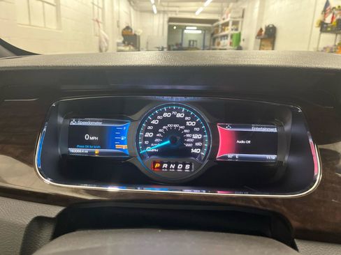 Used 2016 Ford Taurus Limited FWD image 9