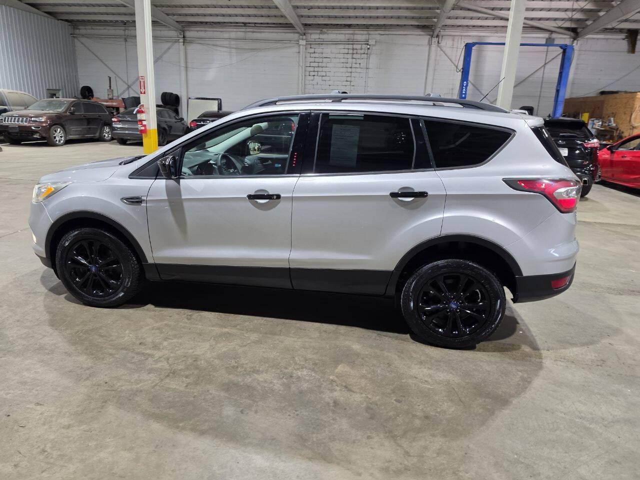Used 2017 Ford Escape SE w/ Equipment Group 201A AWD/4WD image 5