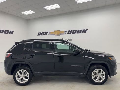 Used 2024 Jeep Compass Latitude AWD/4WD image 4
