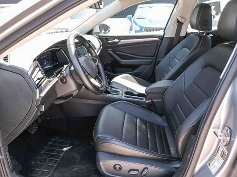 Used 2024 Volkswagen Jetta SE FWD image 21
