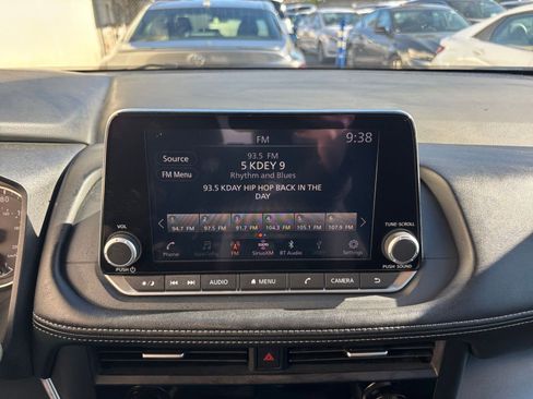 Used 2025 Nissan Rogue SV image 21