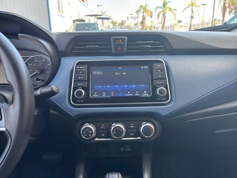 Used 2025 Nissan Versa SV FWD image 17