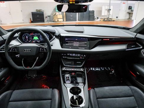 New 2026 Audi S e-tron GT Prestige image 14