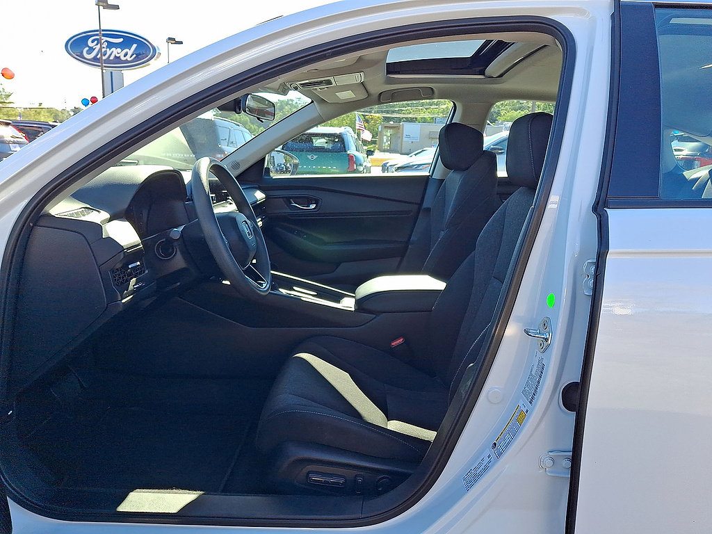 Used 2023 Honda Accord EX image 17