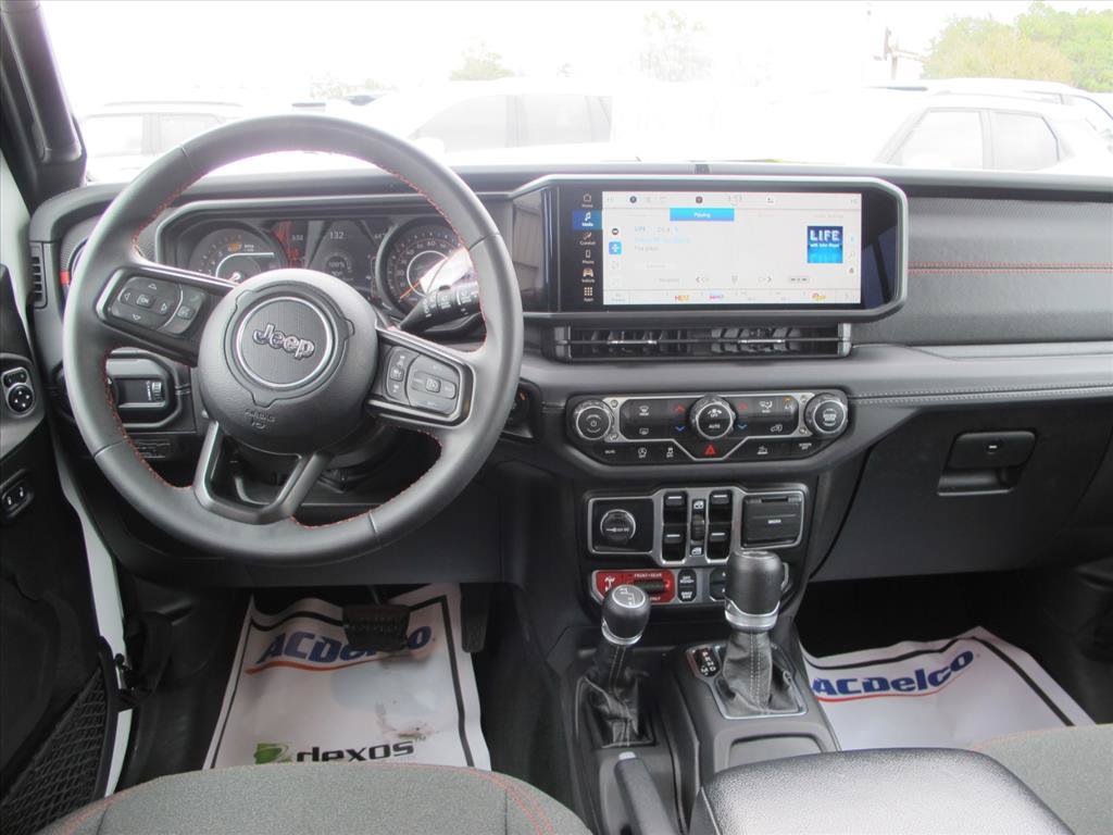 Used 2025 Jeep Wrangler Unlimited Rubicon AWD/4WD image 15