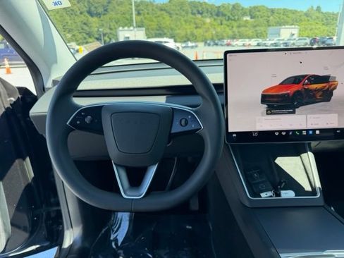 Used 2026 Tesla Model Y AWD image 13