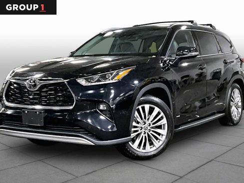 Used 2025 Toyota Highlander Platinum AWD/4WD image 1
