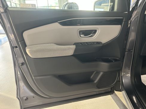 Used 2023 Honda Pilot LX image 28