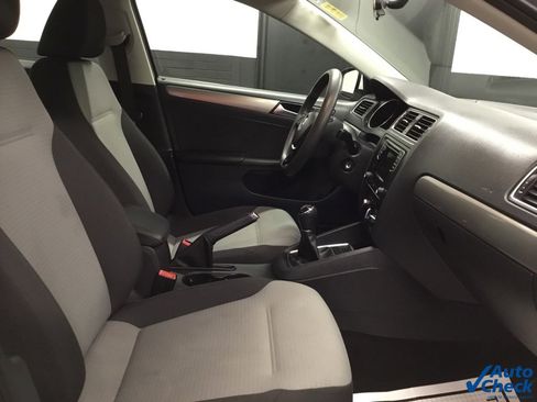 Used 2017 Volkswagen Jetta S w/ Jetta S Cold Weather Package image 36