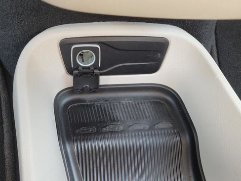 Used 2023 Chrysler Pacifica Touring-L FWD image 25