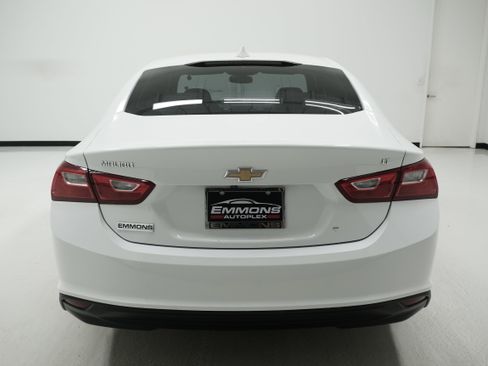 Used 2017 Chevrolet Malibu LT image 5