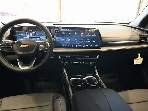 New 2026 Chevrolet Traverse LT w/ Driver Confidence Package image 13