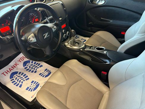 Used 2014 Nissan 370Z Touring RWD image 11