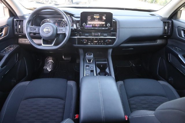 Certified 2025 Nissan Pathfinder SV w/ SV Premium Package FWD image 25
