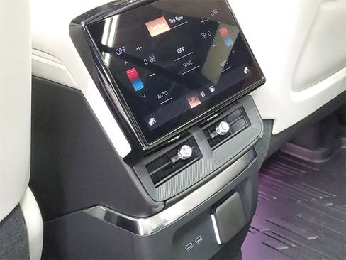 New 2026 Cadillac Vistiq Sport w/ LPO, Floor Liner Package image 27