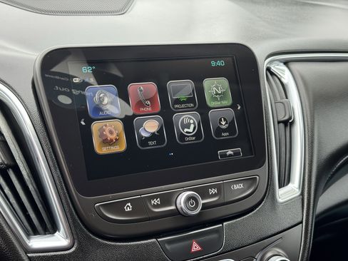 Used 2018 Chevrolet Malibu LT w/ Leather Package FWD image 27
