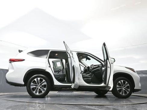 Used 2023 Toyota Highlander XLE FWD image 74
