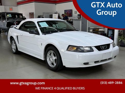 Used 2003 Ford Mustang Convertible RWD image 1