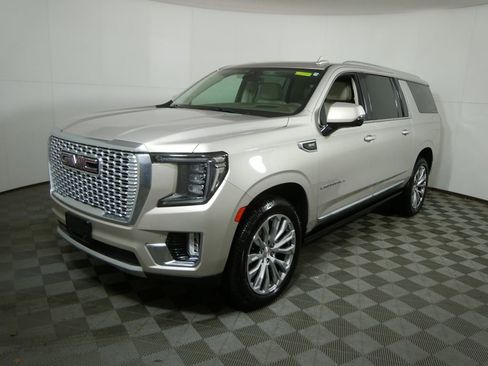Used 2022 GMC Yukon XL Denali image 7