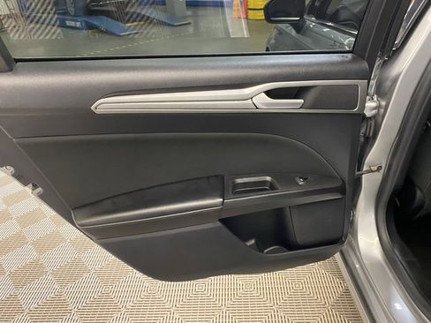 Used 2020 Ford Fusion SE image 15