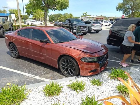 Used 2021 Dodge Charger SXT w/ Blacktop Package RWD image 3