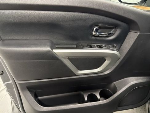 Used 2018 Nissan Titan SV w/ SV Convenience Package AWD/4WD image 11