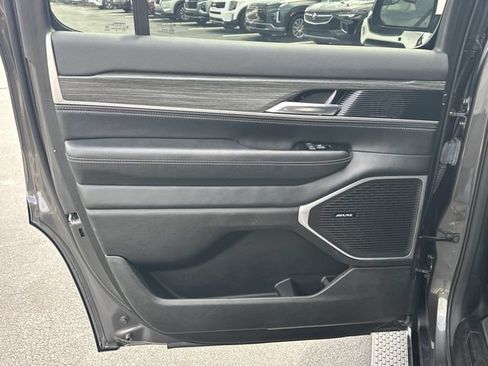 Used 2024 Jeep Wagoneer Series II w/ Flexible Seating Group AWD/4WD image 23