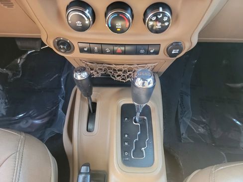 Used 2016 Jeep Wrangler Sahara w/ Connectivity Group AWD/4WD image 11