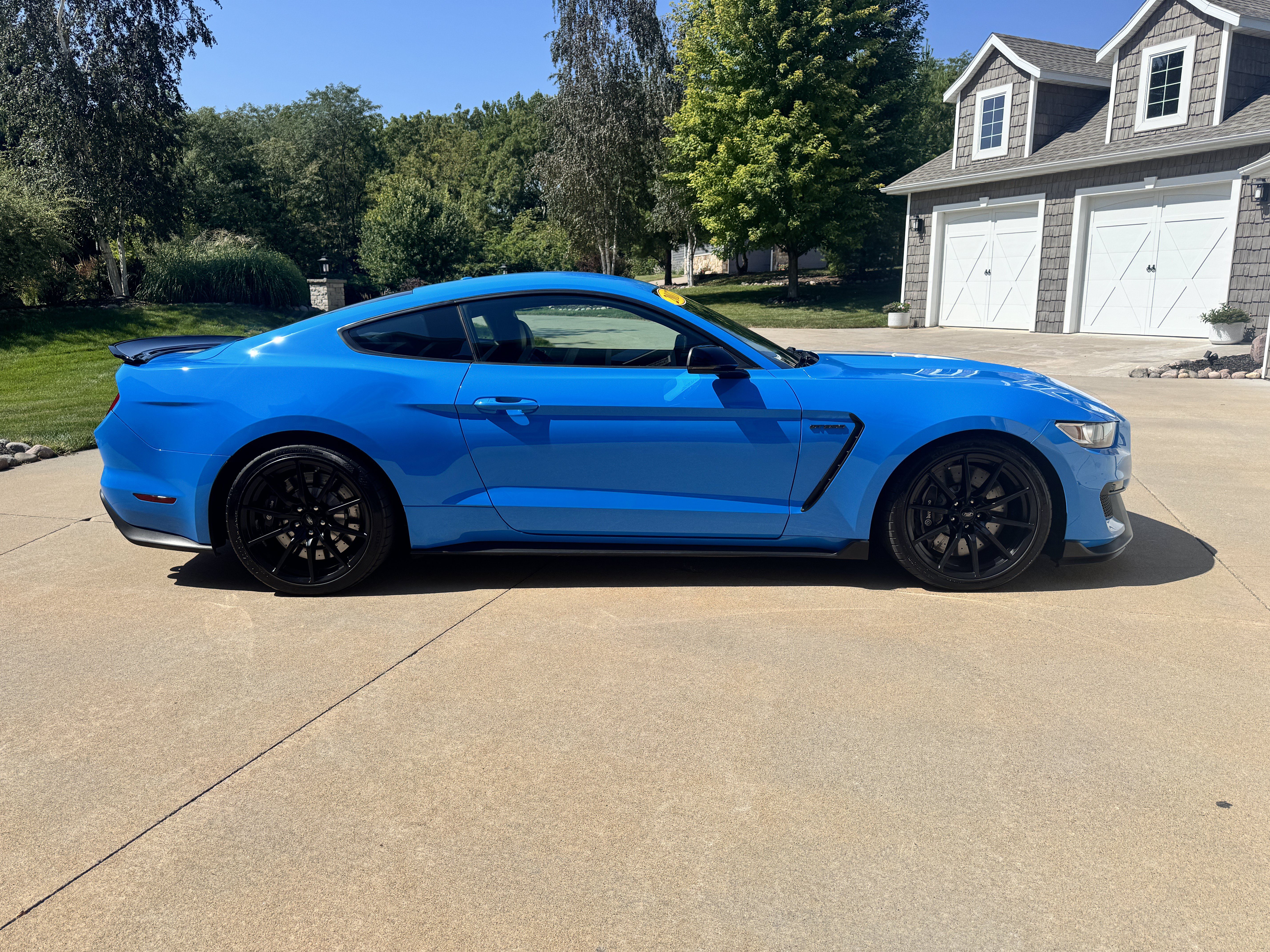 Used 2017 Ford Mustang Shelby GT350 RWD image 5