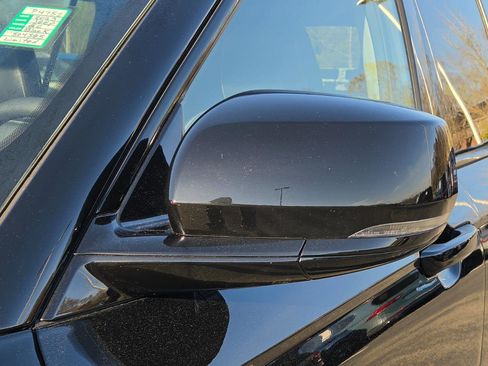 Used 2023 Jeep Grand Cherokee Limited w/ Black Appearance Package image 10