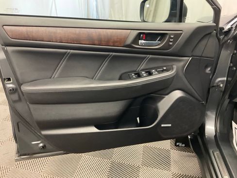 Used 2018 Subaru Outback 2.5i Limited AWD/4WD image 10