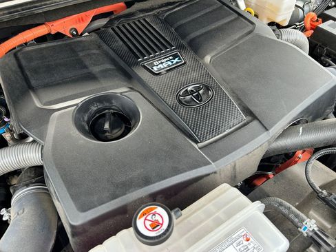 Used 2025 Toyota Sequoia Capstone image 31