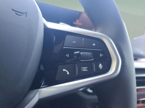 Used 2025 BMW 330i Sedan w/ M Sport Package image 23