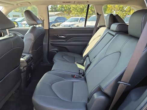 Certified 2024 Toyota Grand Highlander XLE image 11