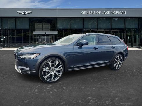 Used 2018 Volvo V90 T6 Cross Country w/ Convenience Package AWD/4WD image 1