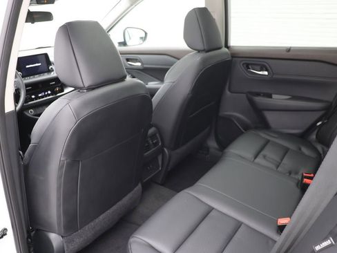 Used 2023 Nissan Rogue SV w/ SV Premium Package image 11