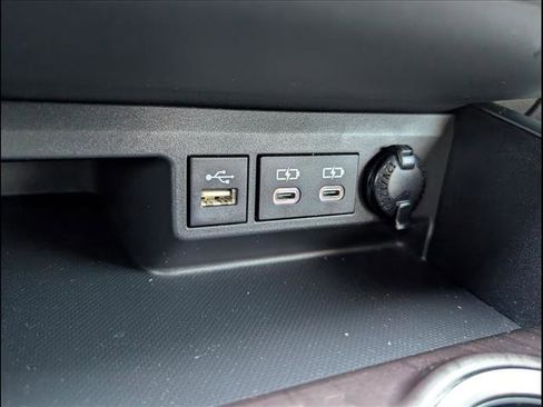 Used 2023 Toyota Highlander Limited image 20